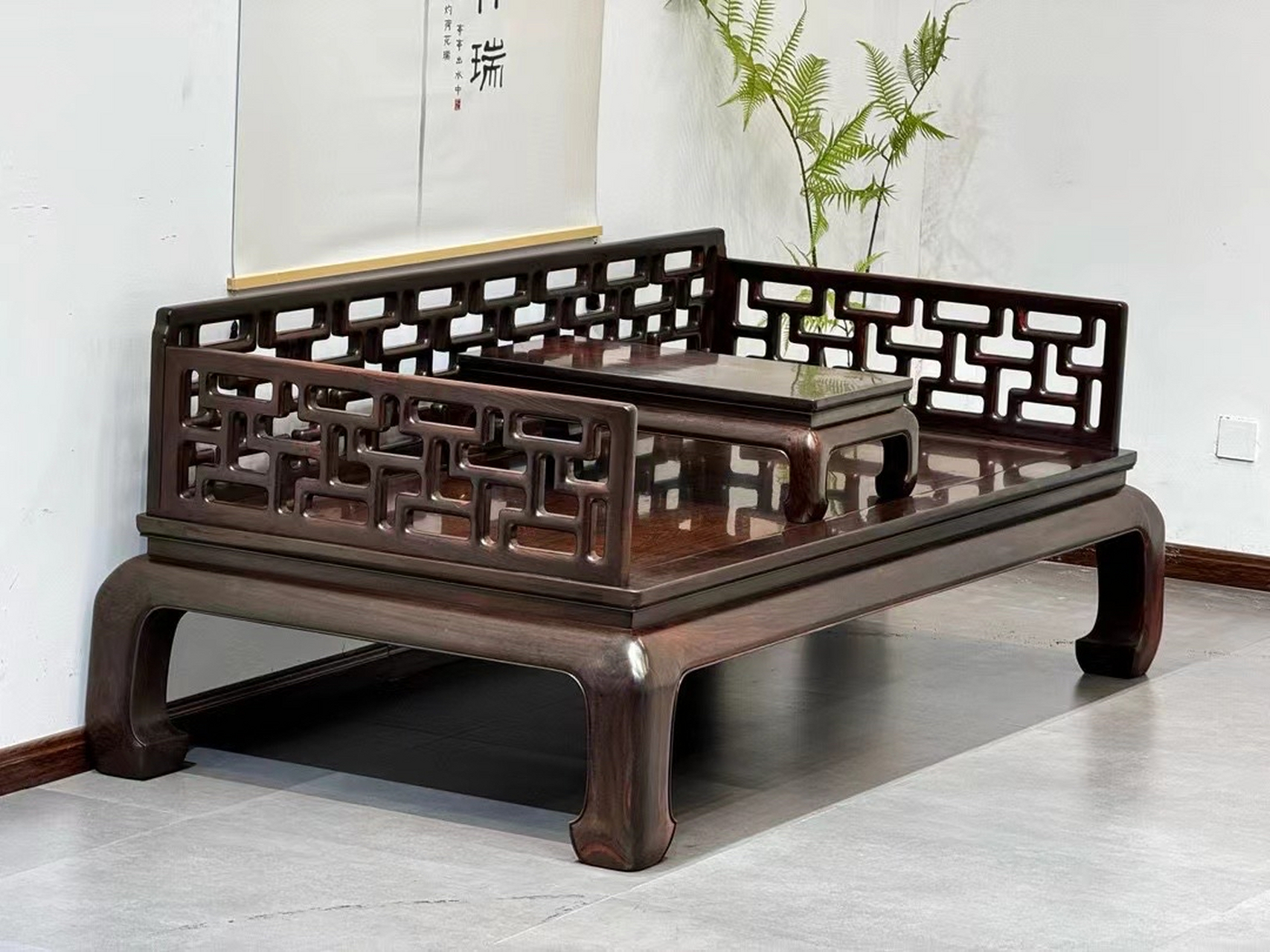 大红酸枝曲尺罗汉床