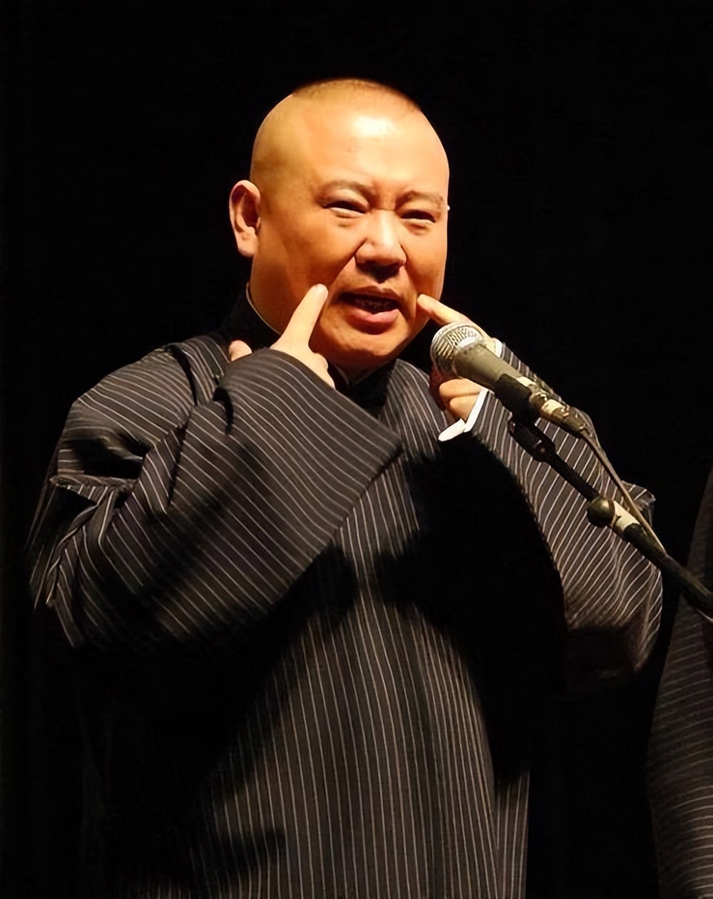 曹杨联盟后,郭德纲高调发文,相声界地动山摇谁是主心骨一目了然