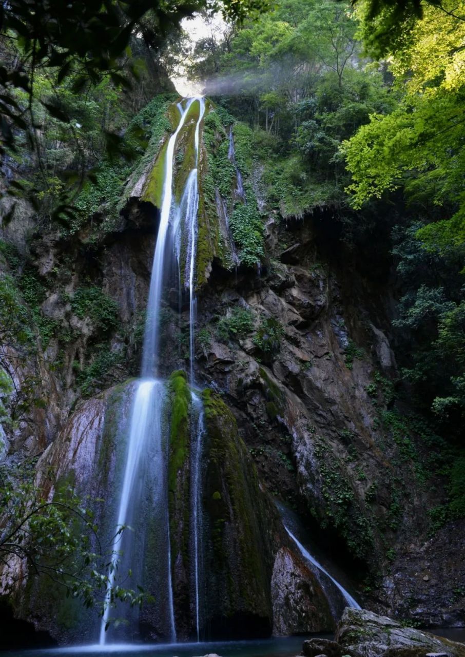 山脉与大巴山脉交汇处的朝天区藏着一个风景独特的避暑胜地——水磨沟