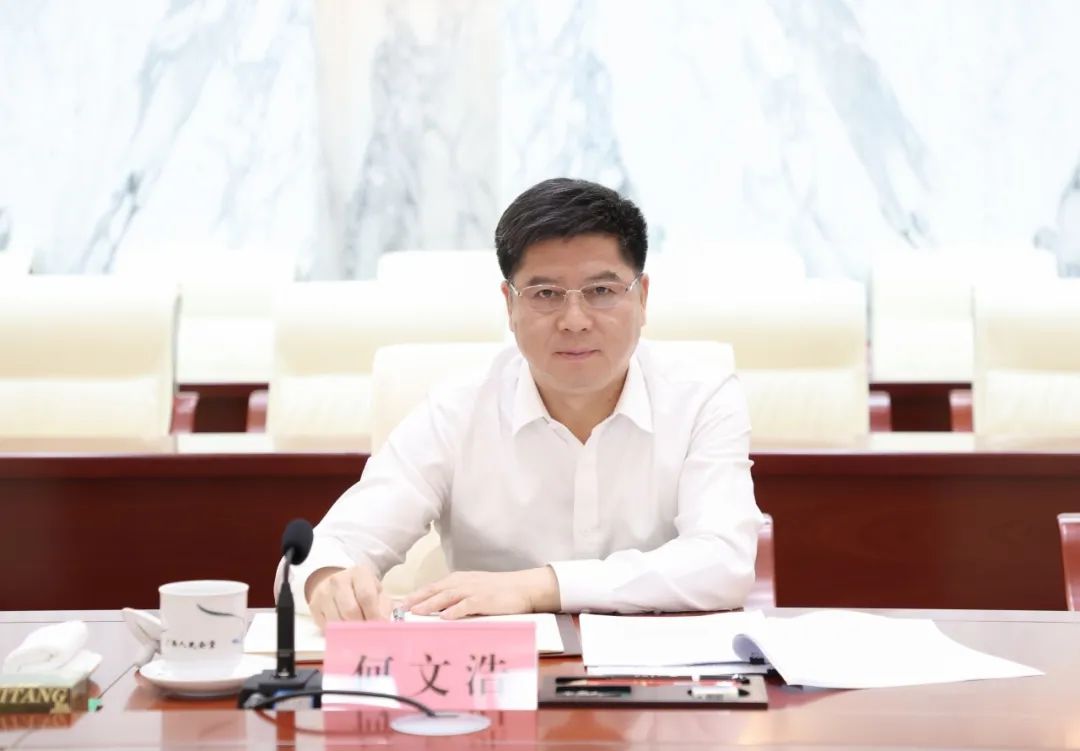 广西壮族自治区人大常委会副主任,党组书记方春明出席人大座谈会