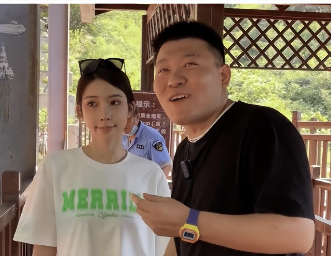 网红韩景枫官宣女友李谣怀孕,交往半年已三个月,前任评论区沦陷