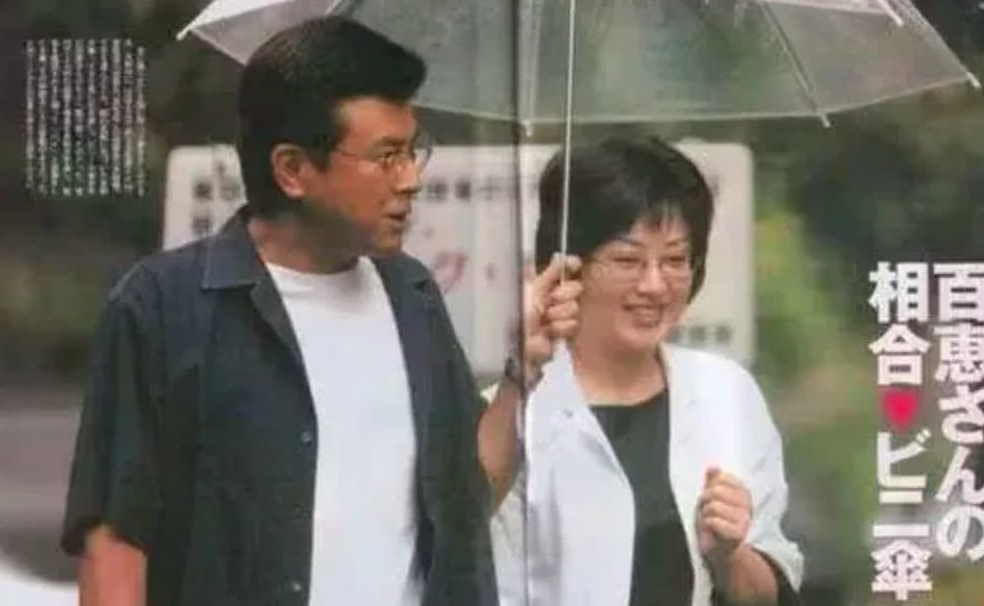 山口百惠:12岁年赚千万,21岁为爱隐退后,看中6万的包不舍得买