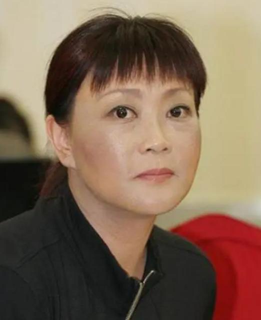 2004年杨蕾和戴志诚宣布离婚,十年后的一天二人在演