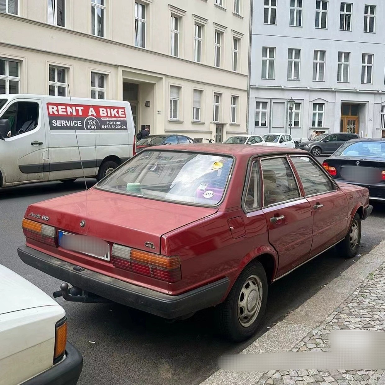 奥迪和桑塔纳原来是一个车型?只是换个车标就行