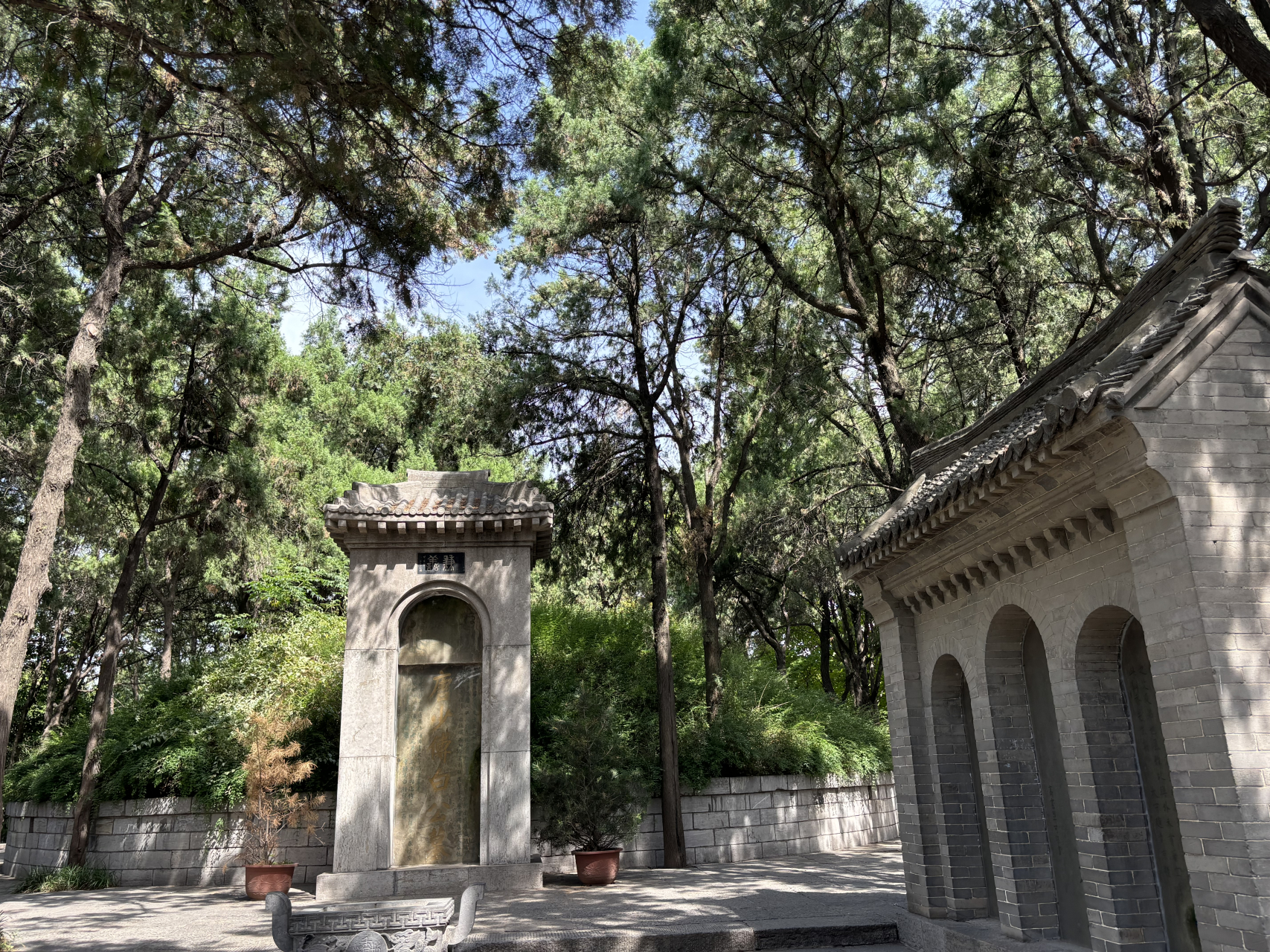 许多白居易的"粉丝",会特意到白园缅怀这位诗人.