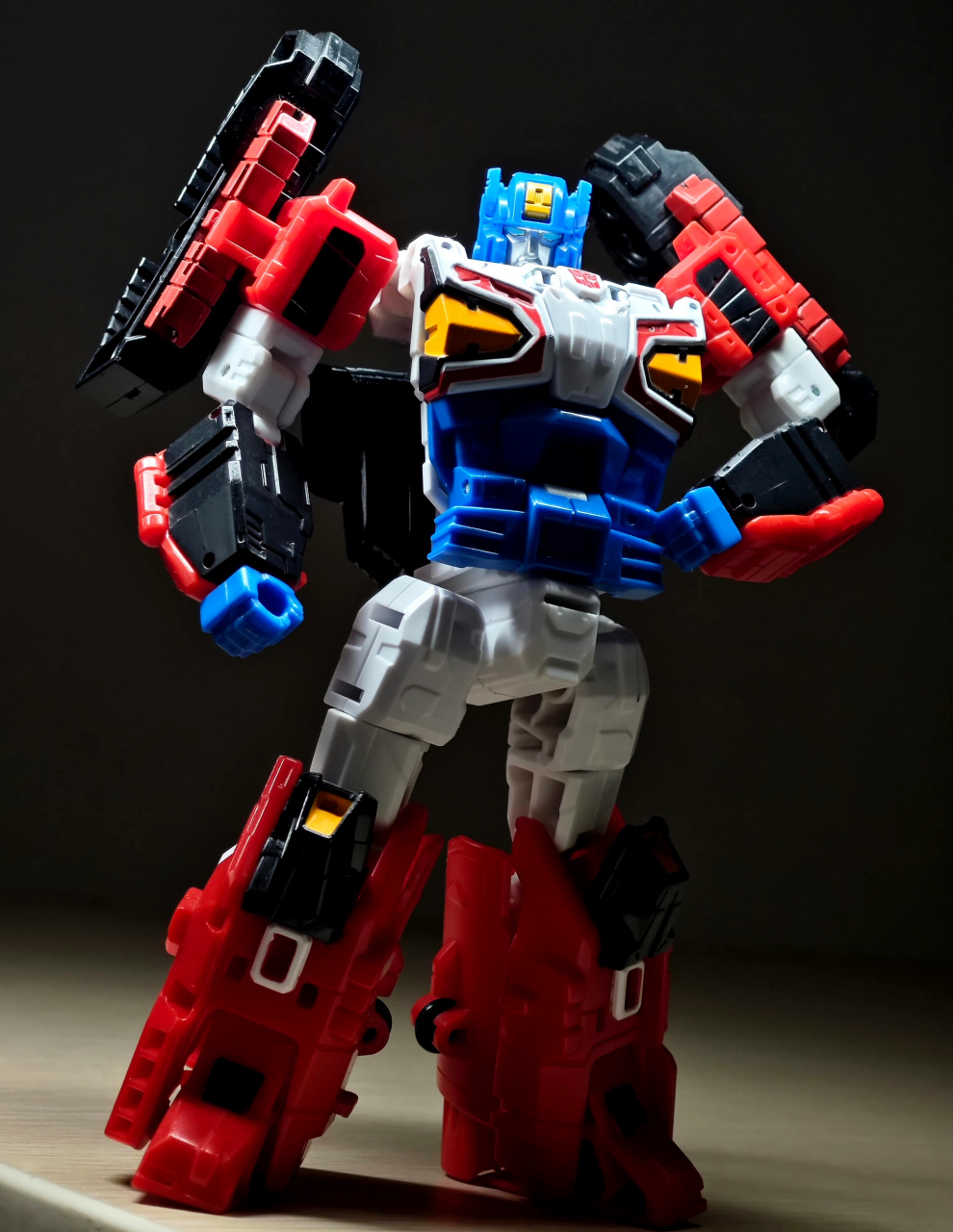 模型欣赏:变形金刚 日版 lgex路火,角色出自动画《变形金刚:地带》,是