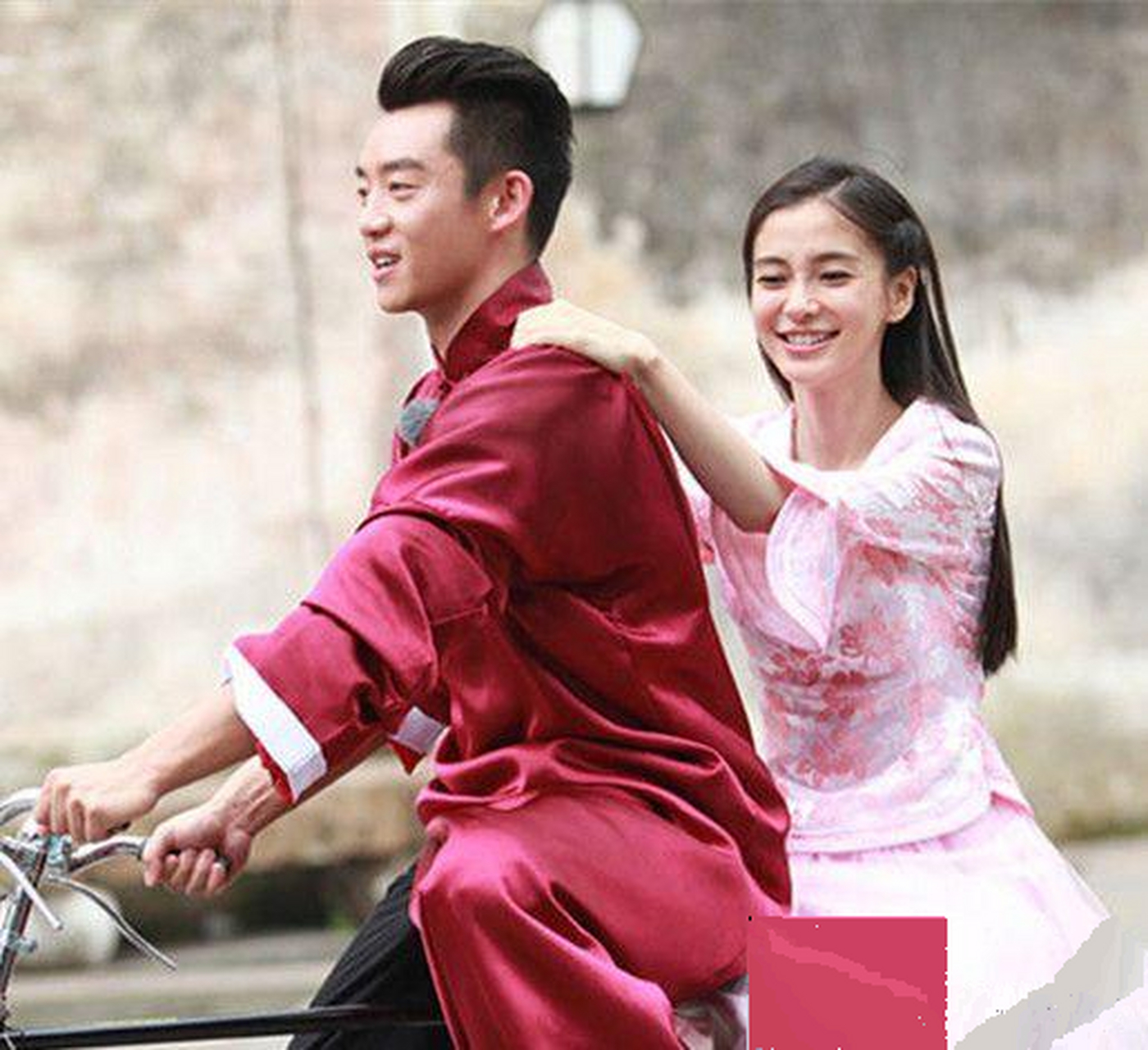 奔跑吧兄弟里面,曾经最大的名场面之一,大概属于郑恺与杨颖这对cp吧!