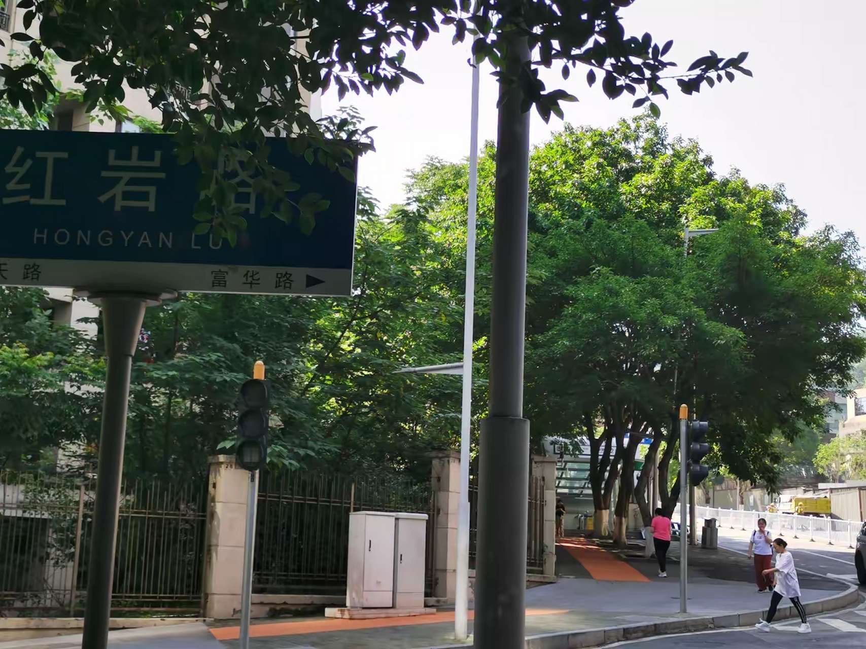 偏叫富华路.
