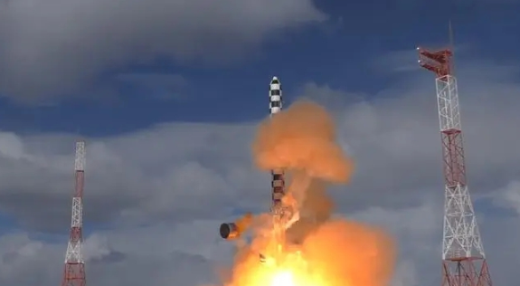 回顾:弹药库火焰冲天高!俄天眼扫视全境,导弹风暴将至!