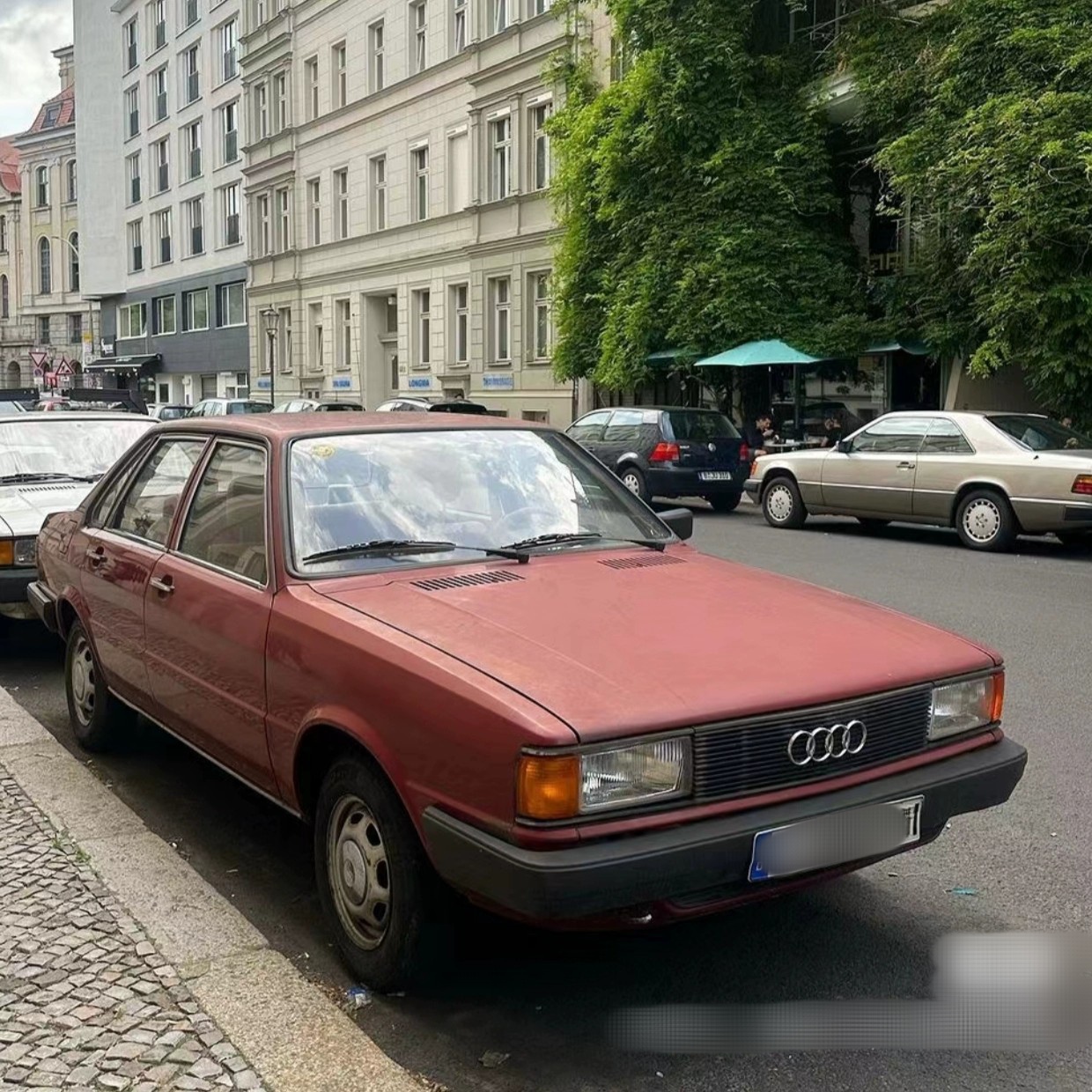 奥迪和桑塔纳原来是一个车型?只是换个车标就行