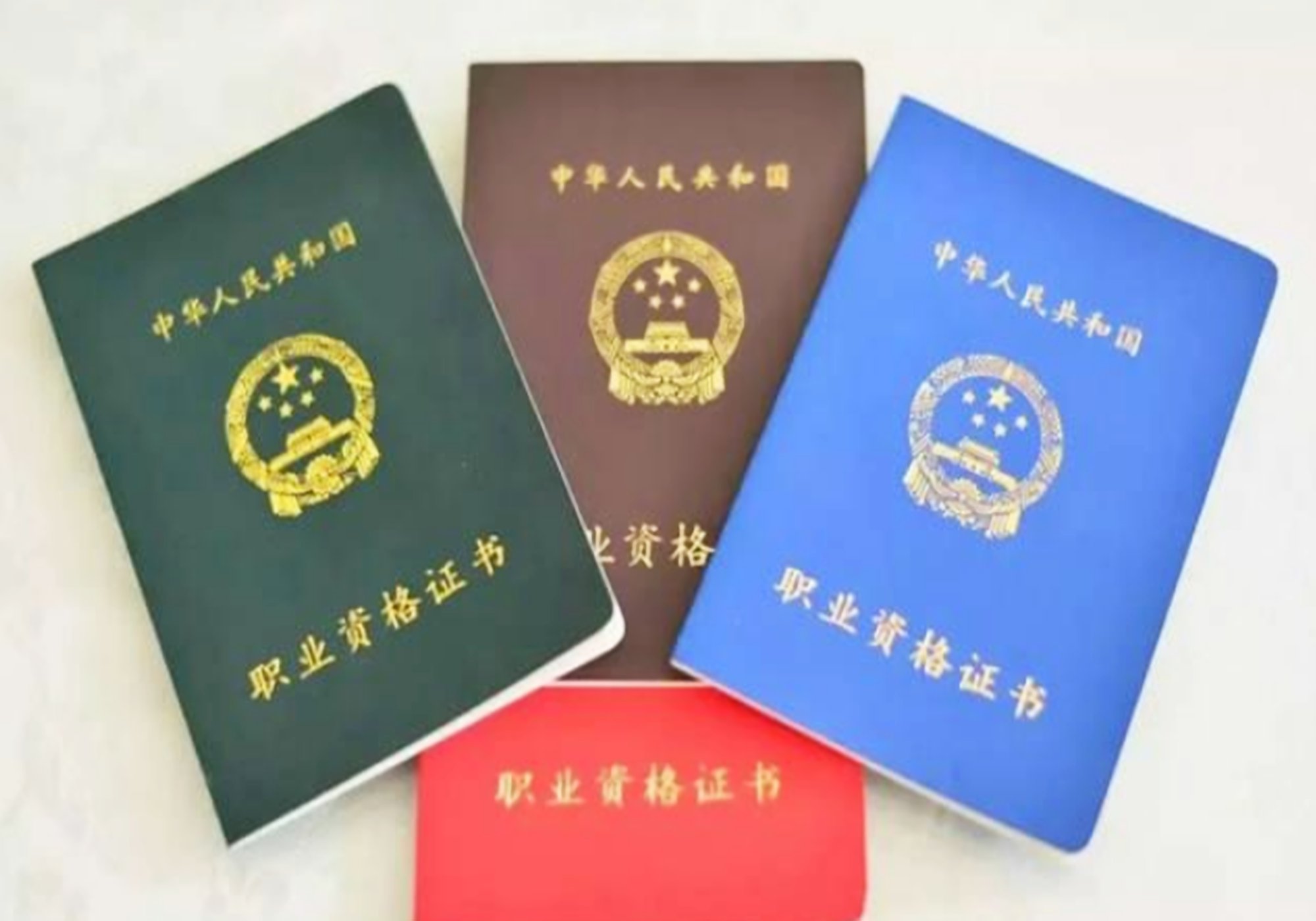 必考证书一:普通话证书普通话证书是大学生几乎人手必备的证书之一