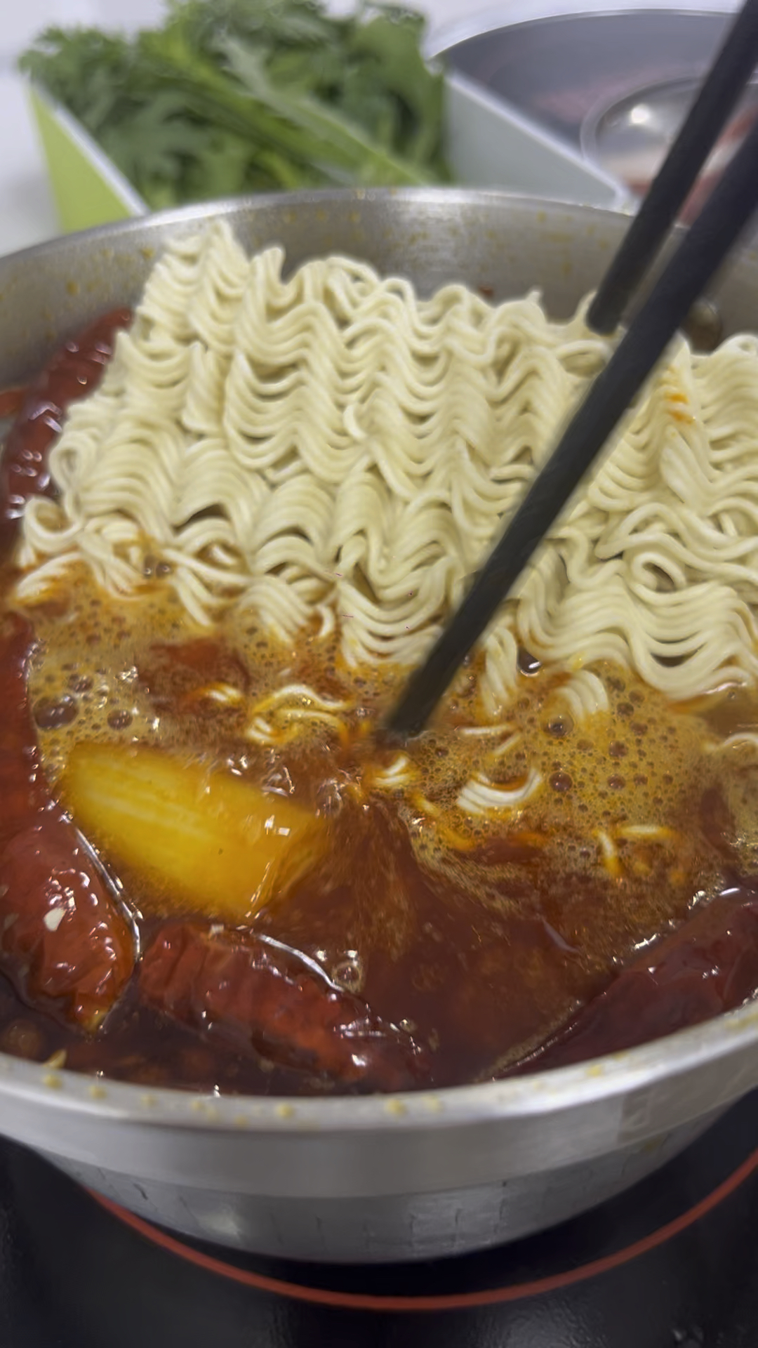 一个人吃小火锅,煮一份厦门泡面