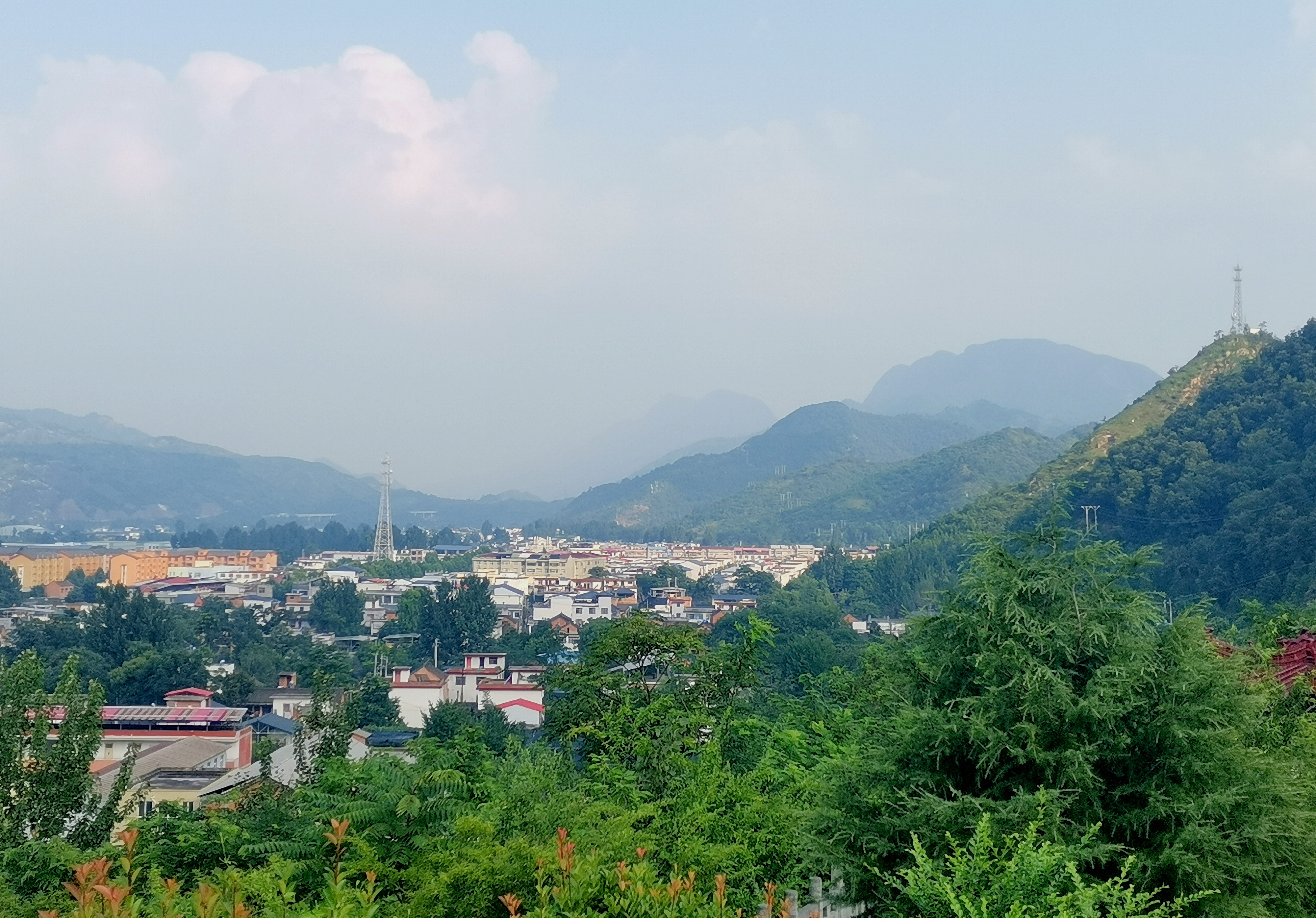 一个沉睡在伏牛山沉处的活佛,人们尊称毛公峰,你看出来了吗?