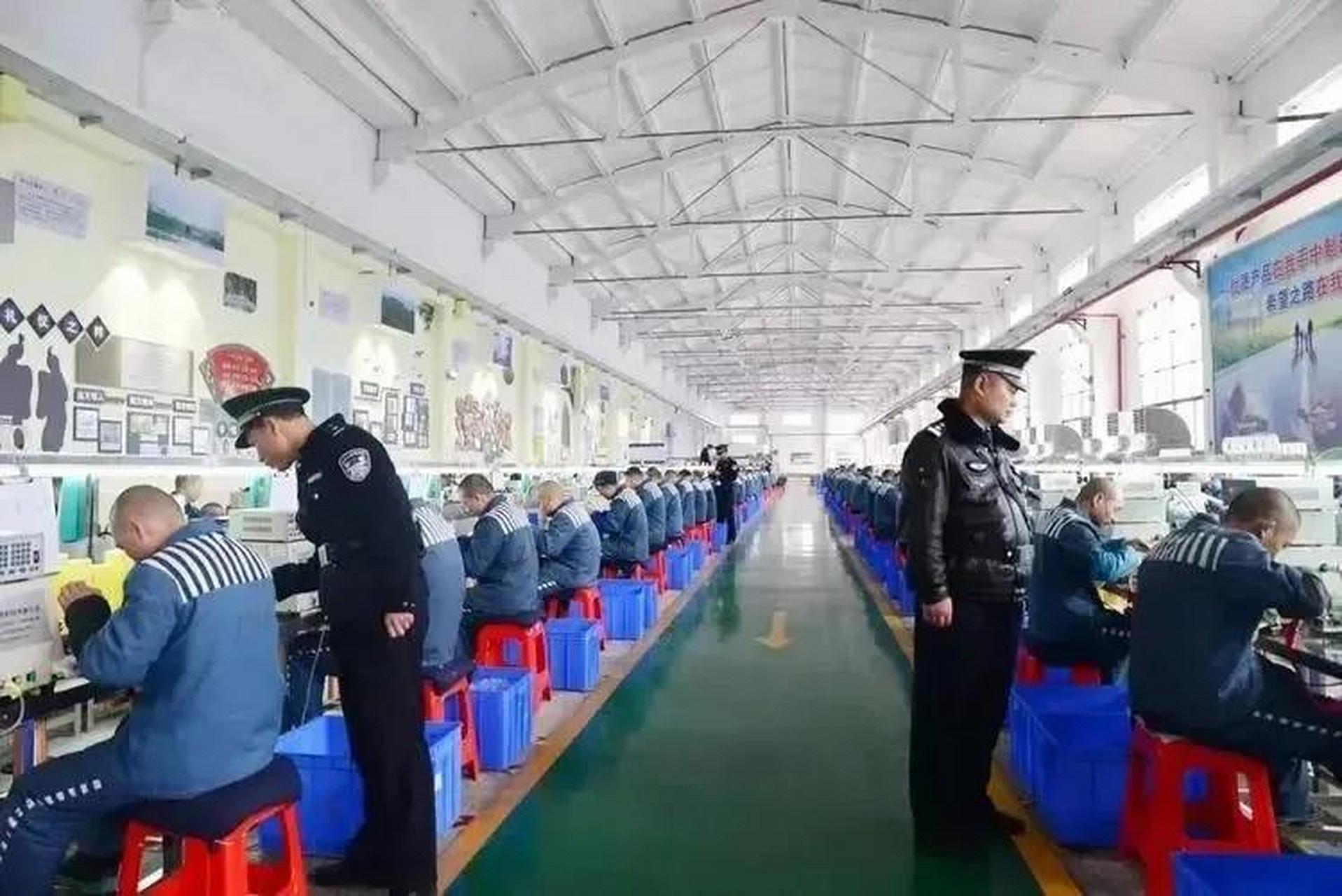 完成任务后,月底分数和奖励是最多的.