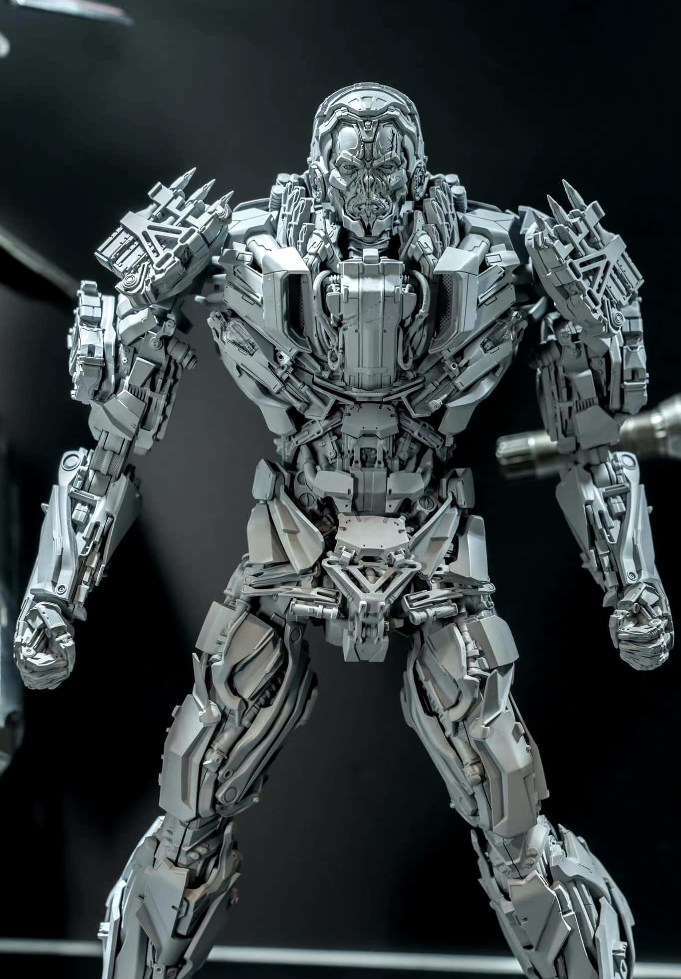 模型欣赏:threezero dlx系列 禁闭灰模,角色出自变形金刚4,是塞伯坦的