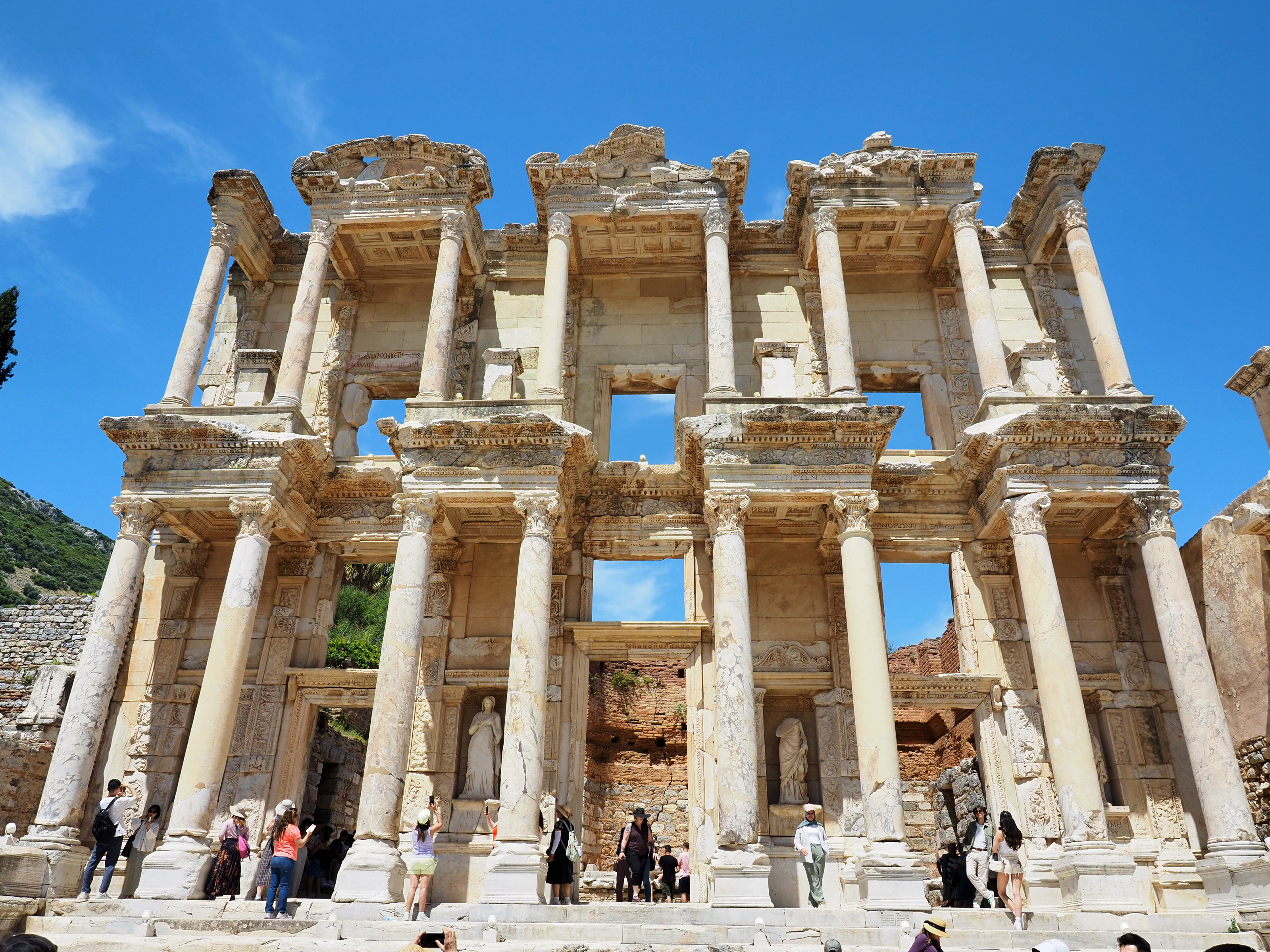 一度极尽繁荣,很长一段历史时间内,它都是寡鞘 古城古罗马时期建筑古
