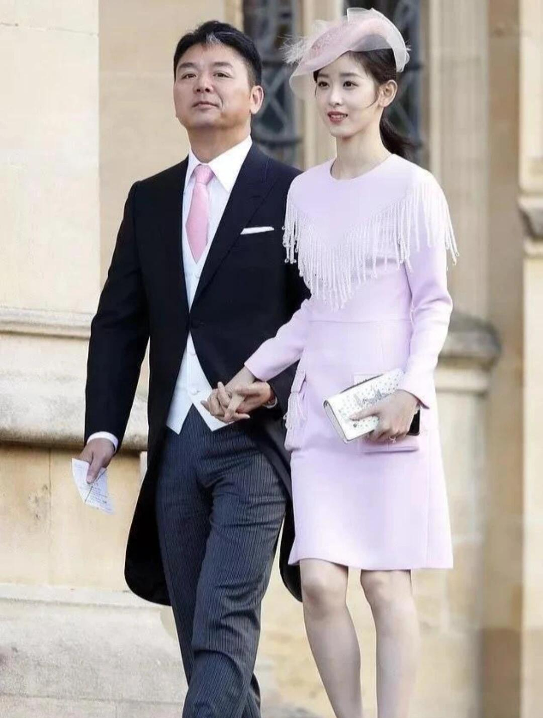 网友巴黎奥运会偶遇,刘强东夫妇还带着孩子