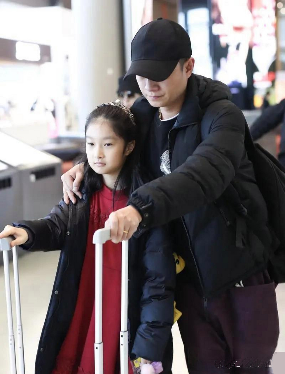 马伊琍的两个女儿,颜值高得不得了,完美继承了妈妈的优良基因