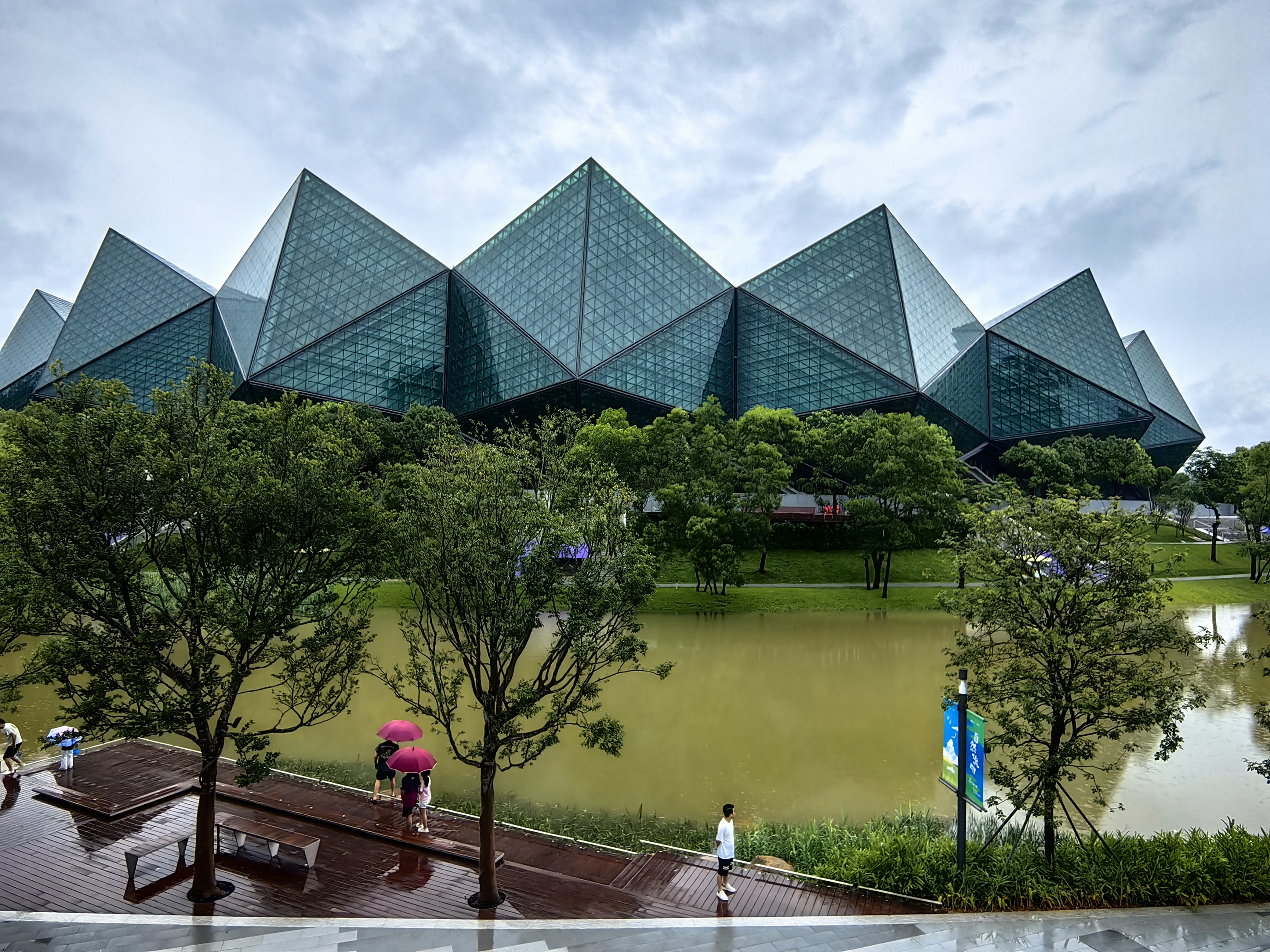 大运天地位于深圳市大运中心体育馆旁商业面积约6.