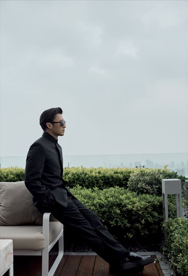 谢霆锋深v衬衫帅到掉渣,23岁不老男神霸气回归!