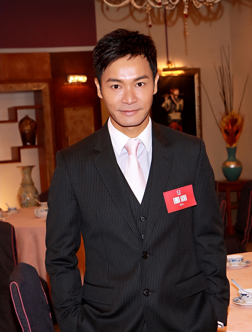 郭晋安颜值回归,面容自然焕发,告别蜡像,网友:找回了帅气!