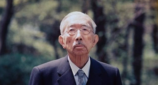 1989年,日本裕仁天皇逝世,邀请我国出席葬礼,我方霸气提出四字