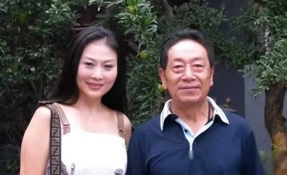 王奎荣的第四任老婆图片