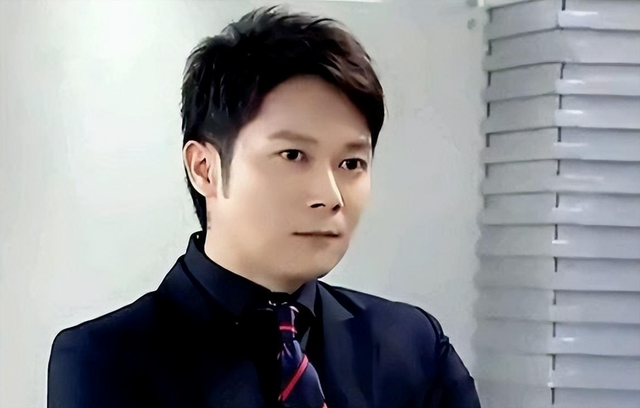 "王灿:从最帅反派到幕后英雄,单身父亲与四孩的温馨日常"