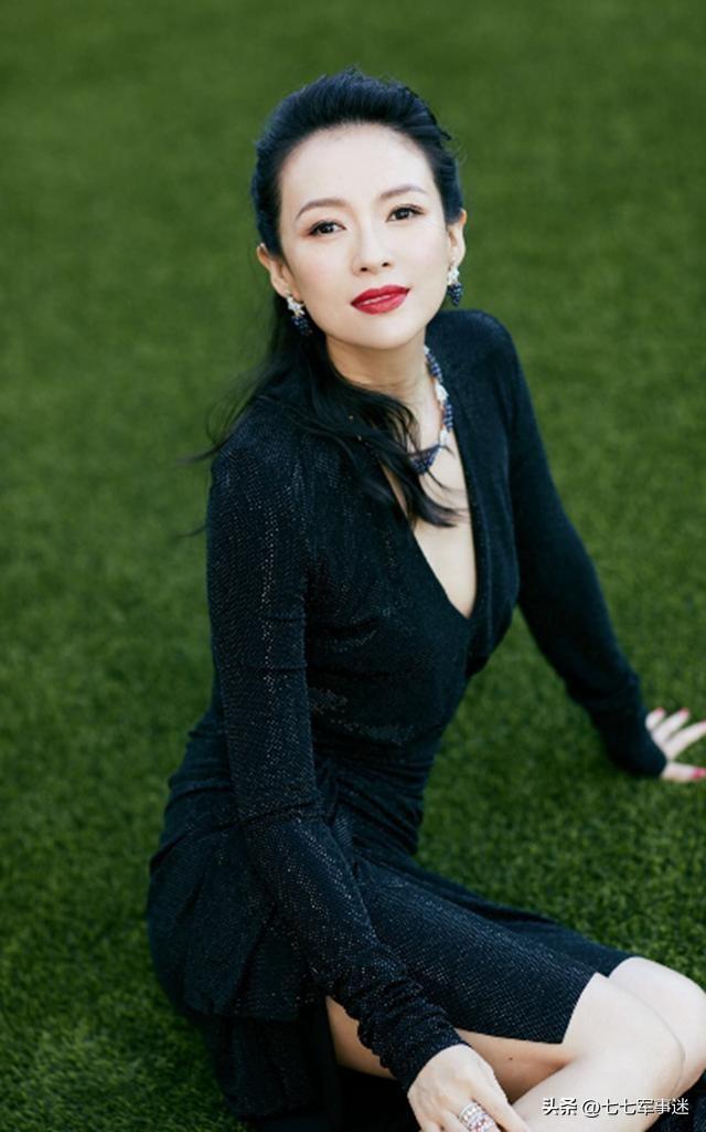 章子怡大侄女18岁生日,嫂子晒照庆祝,儿时的月亮和醒醒似双胞胎