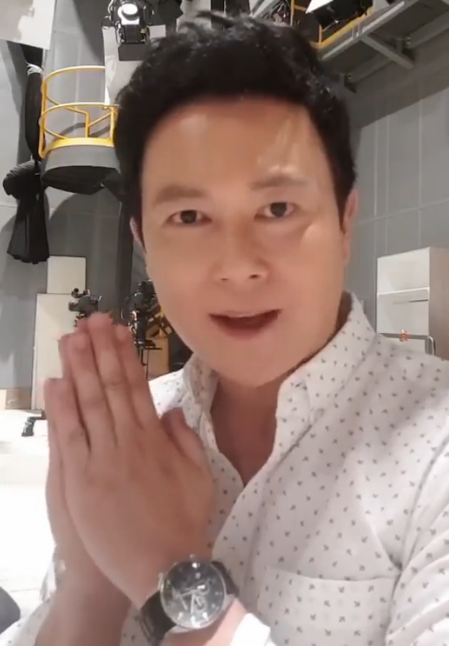 "王灿:从最帅反派到幕后英雄,单身父亲与四孩的温馨日常"