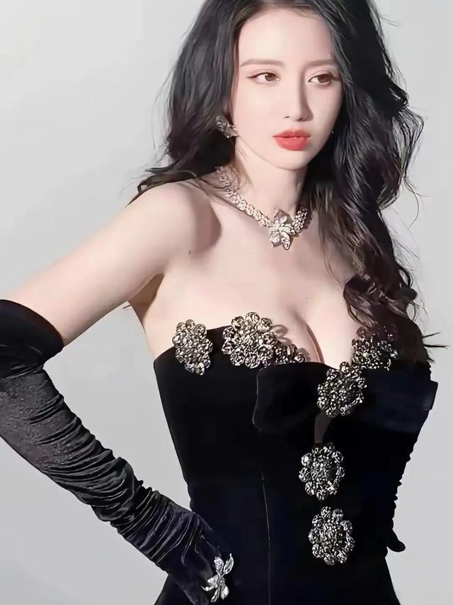 张萌:不愧是内娱界天花板!从头顶美到脚趾尖,女演员张萌美图