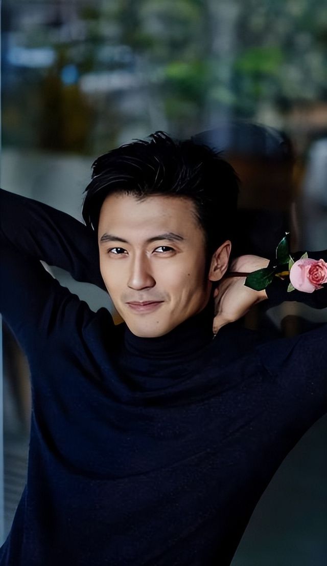 谢霆锋演唱会深v衬衫!行走的荷尔蒙,魅力全开!