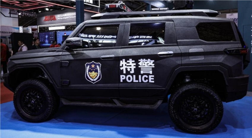 中国第一款防弹硬派越野车:东风猛士917特警版,防弹玻璃厚2.3cm