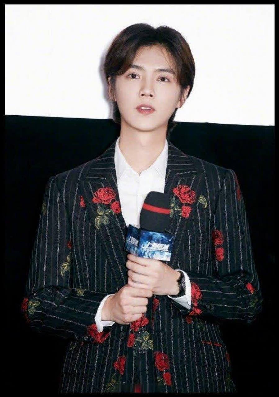 鹿晗西装造型小合集