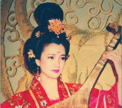 公元976年,宋太宗多次强留小周后在宫中.