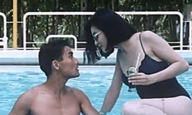 关之琳巅峰期魅力有多大?看她的泳装剧照,终于明白啥叫女人味