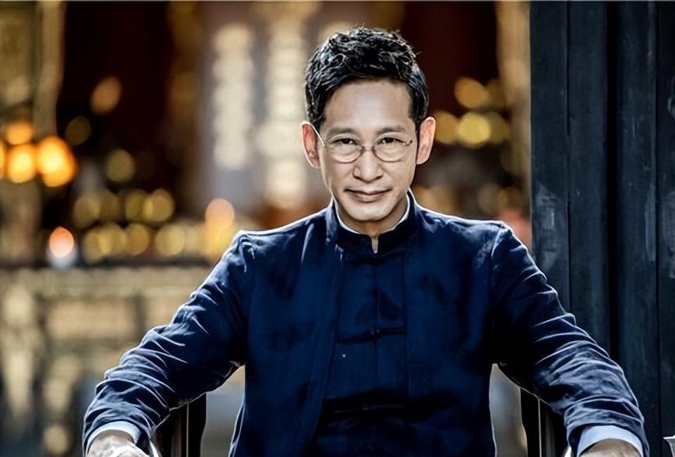 老戏骨王劲松被扎40针,泼12桶冷水,为何怒斥小鲜肉不要脸