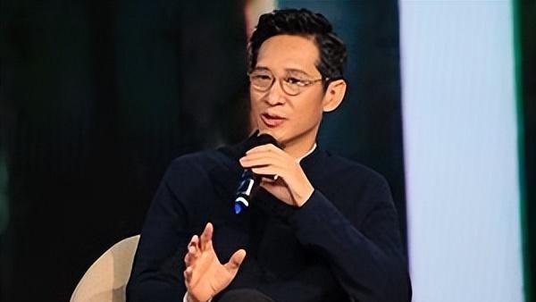 老戏骨王劲松被扎40针,泼12桶冷水,为何怒斥小鲜肉不要脸