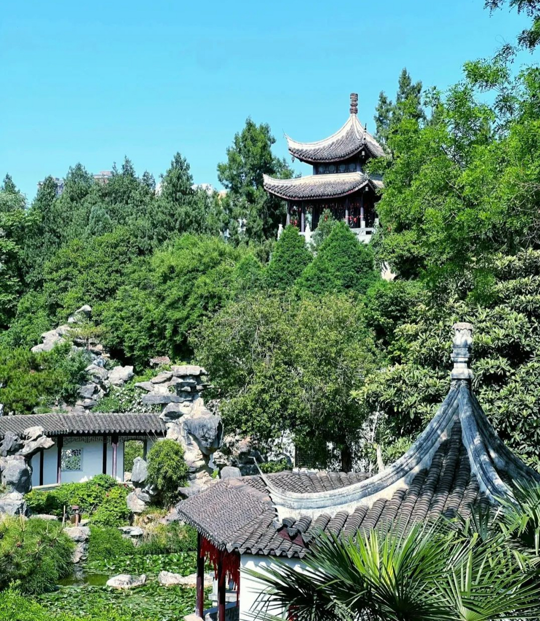 在河南南阳,有一座低调却魅力无限的小城——邓州,而邓州的花洲试院