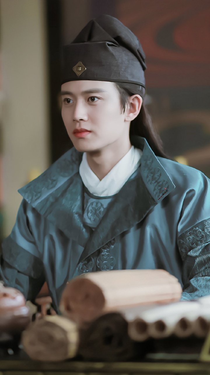 通天狄仁杰里面的任嘉伦可真帅.