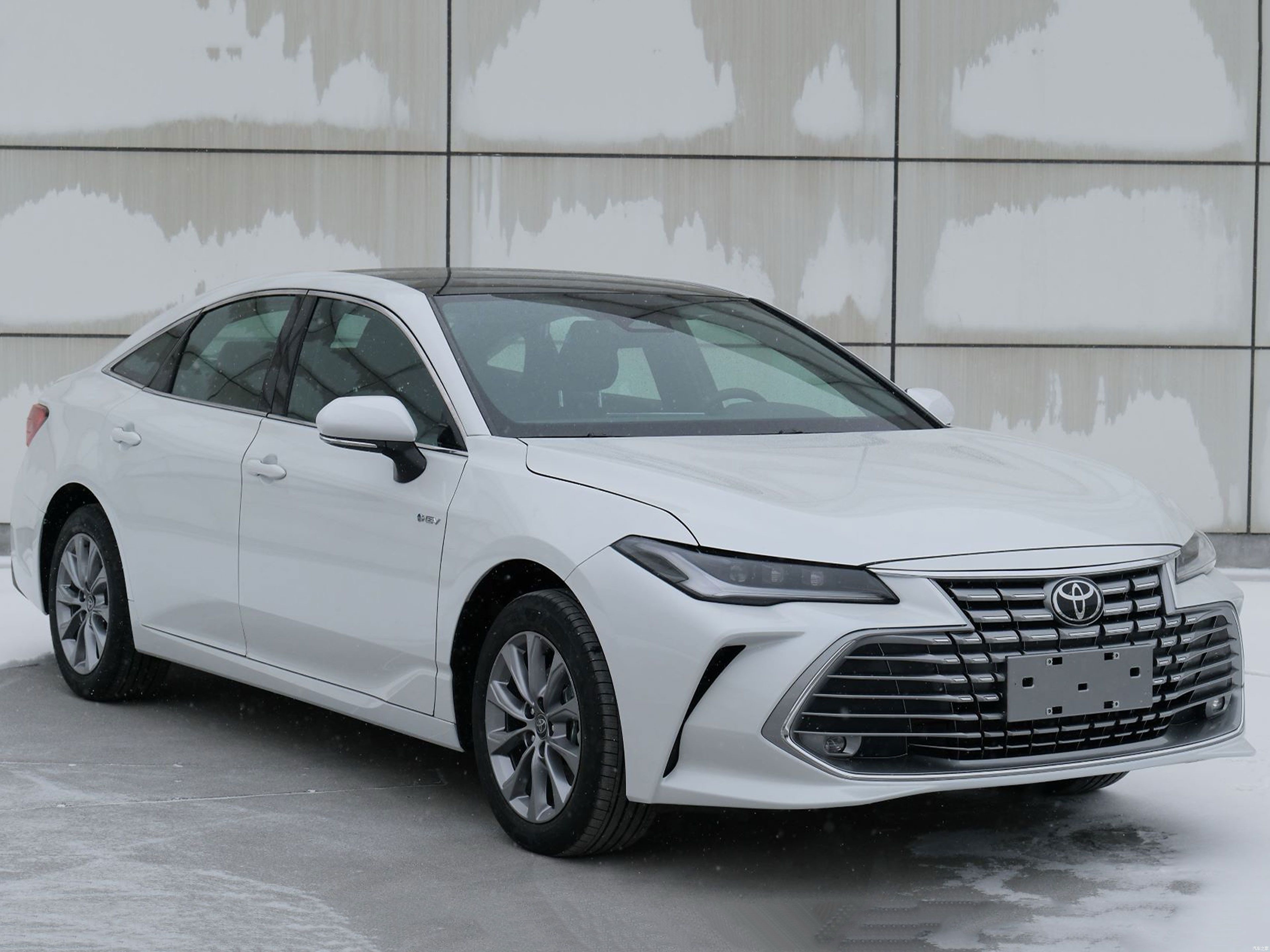 新款丰田亚洲龙上市,引领中型车新潮流