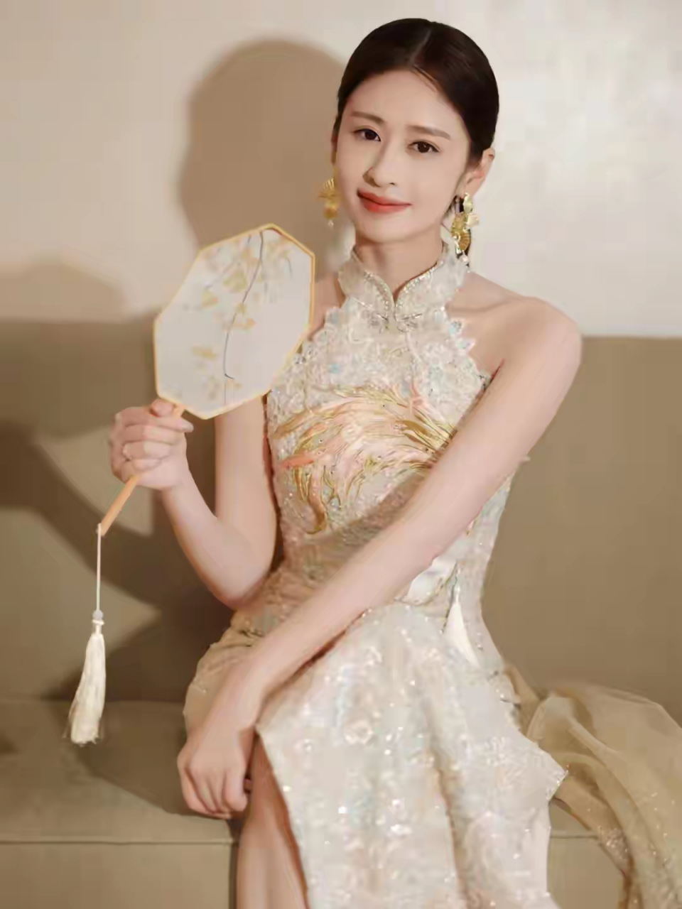 著名影星颖儿有着特殊的减肥秘籍,她竟然靠老干妈瘦身!