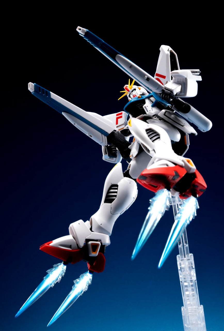 模型欣赏:机动战士高达 mg f91,展现了其在太空中战斗时的场景,by