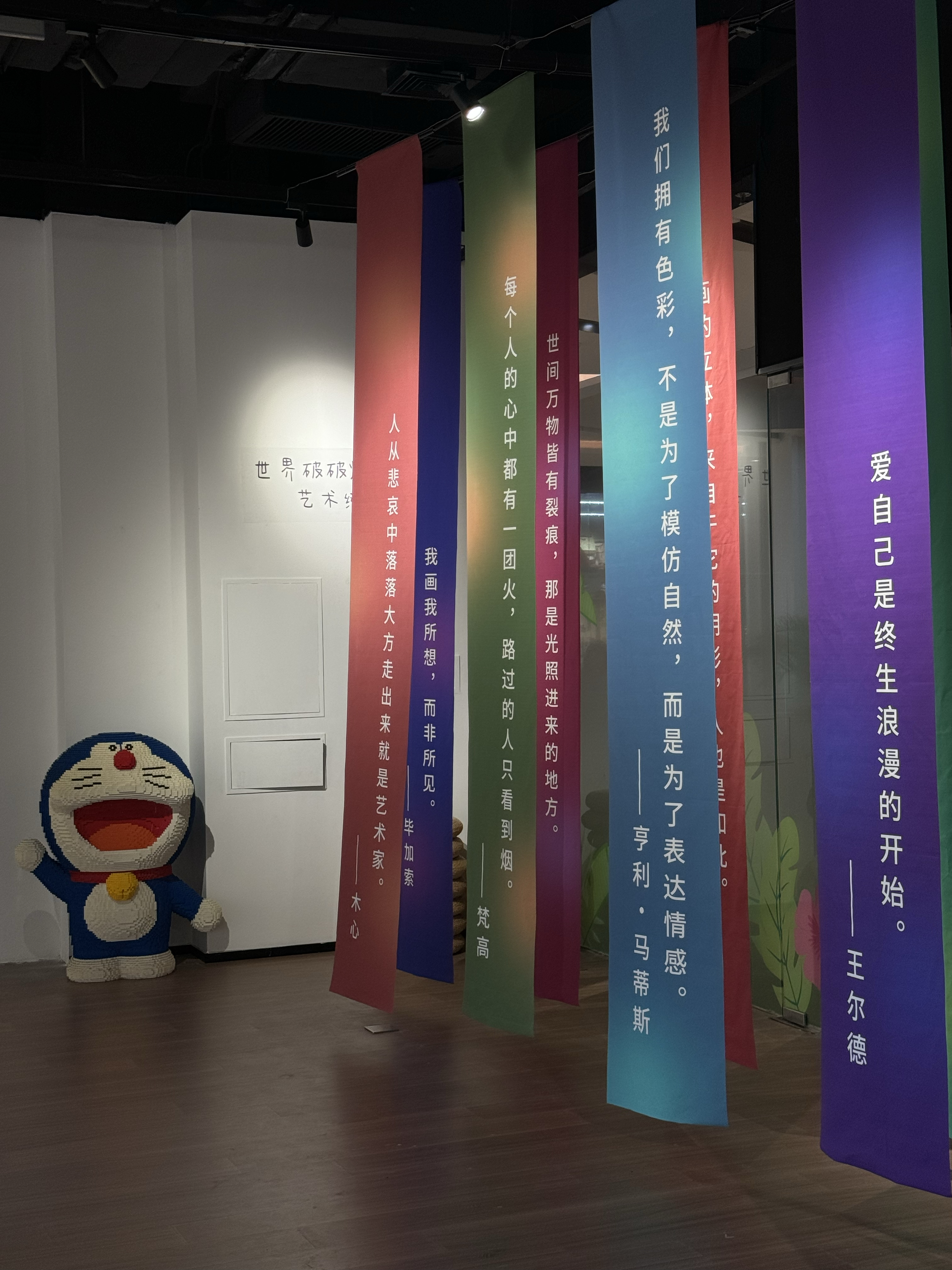 展览情绪展图片日本艺术家波点大师治愈解压情绪展图片用色彩表达情绪