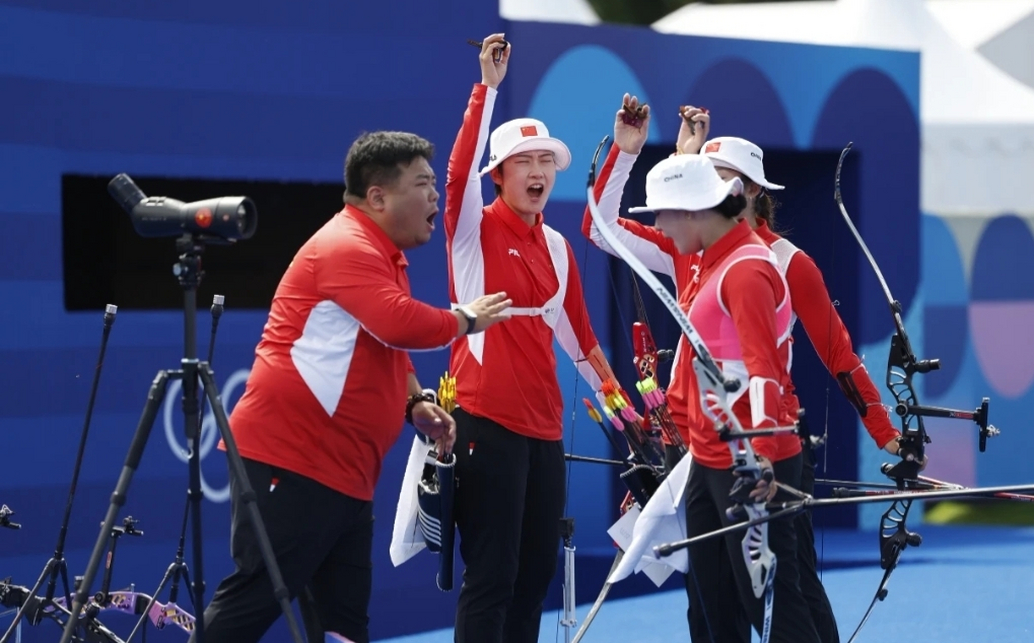 中国女子射箭团体银牌,闪耀巴黎  在巴黎奥运会的射箭赛场上,中国女子