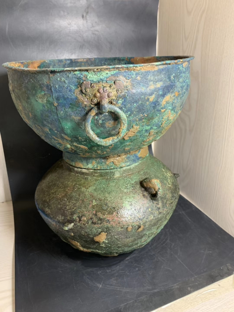 汉代的青铜蒸锅.