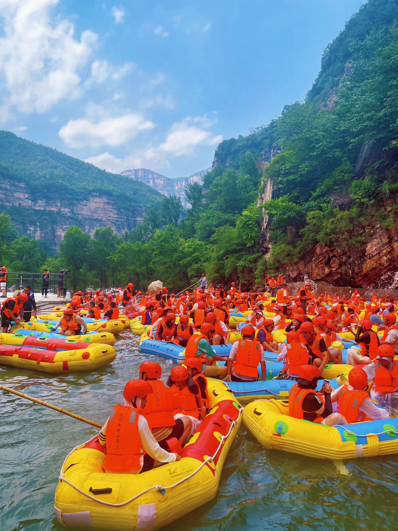 有秀美的山水,有壮美的大峡谷,关键还有特别适合夏日清凉之旅的漂流