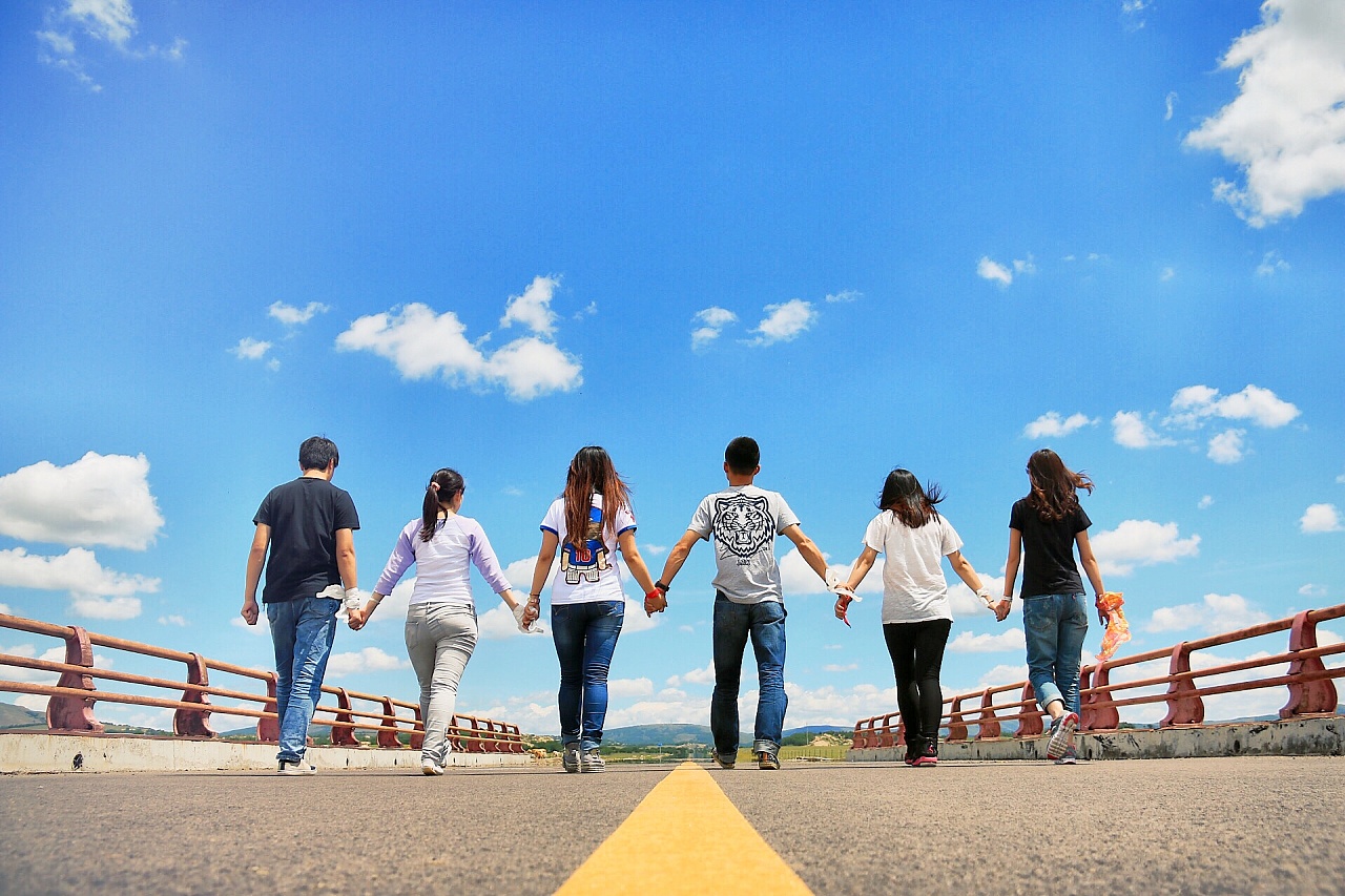 这样能让自己在接听电话前有一个短暂的心理准备,避免因为匆忙而出现