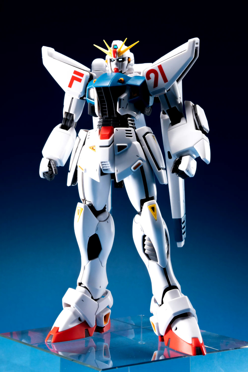 模型欣赏:机动战士高达 mg f91,展现了其在太空中战斗时的场景,by