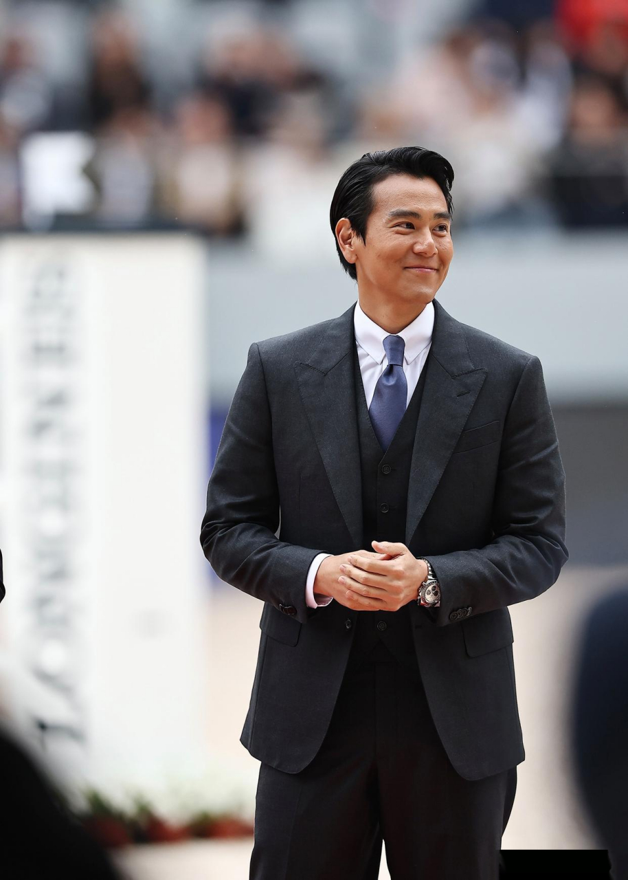 42岁彭于晏出席上海环球马术冠军赛,很久没看到彭于晏出席活动了